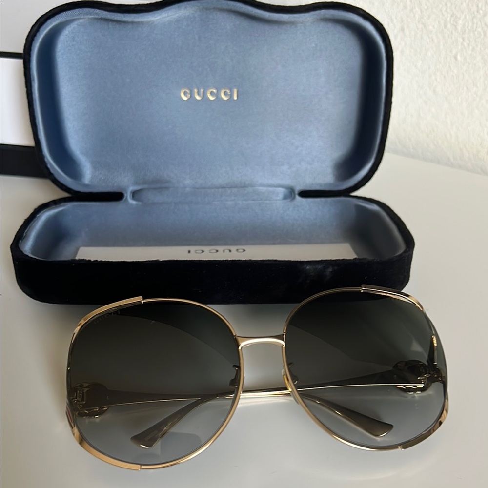 Gucci Gold and Black Aviator Sunglasses